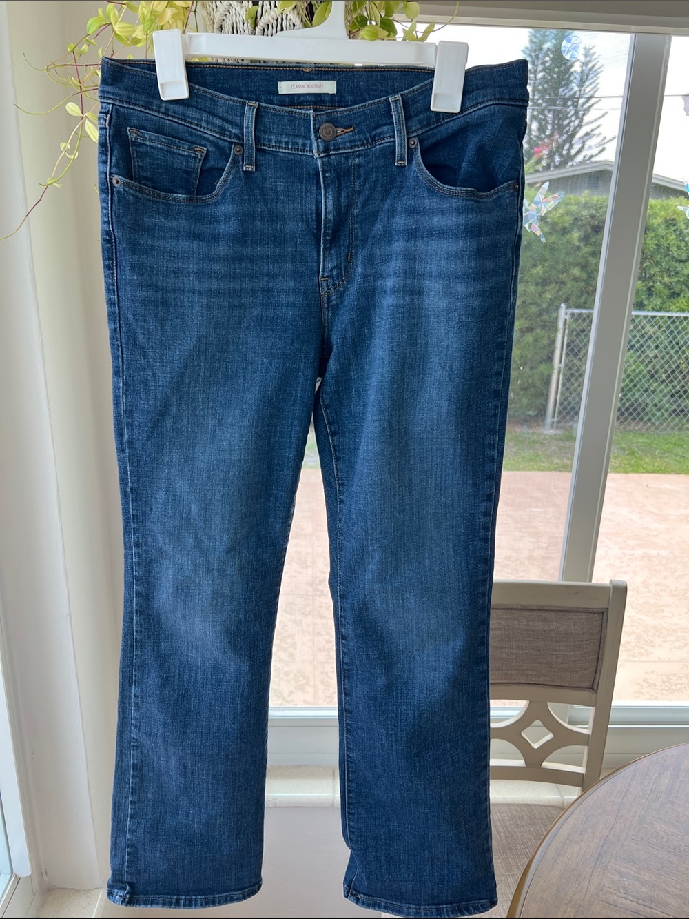Levis Classic Bootcut Jeans size 10
